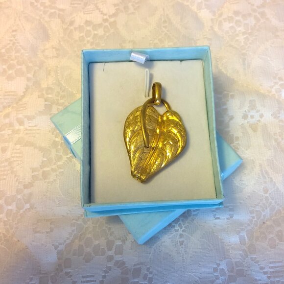 VTG Gold Tone Charm Vintage Leaf Floral Pendant - Picture 7 of 9
